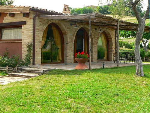 Agriturismo Fiore Di Campo فيرمو المظهر الخارجي الصورة